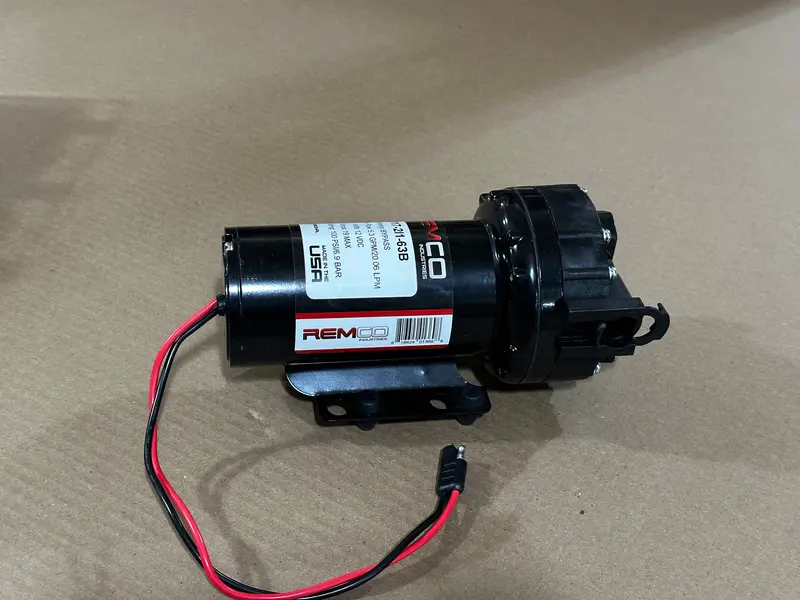 Remco 5517-2L1-63B Diaphragm Spray Pump For Commercial Use 1