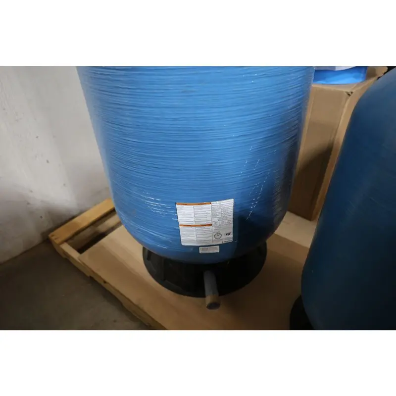 Romate 60-Gallon Composite Ro Storage Tank With Bladder – 24" × 41.5", 1.25" Male Npt Fittings (Open Box) 2