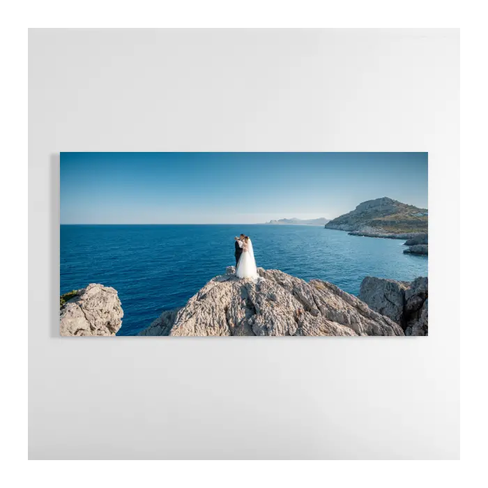 Wide-Angle Tempered Glass Photo Display 1